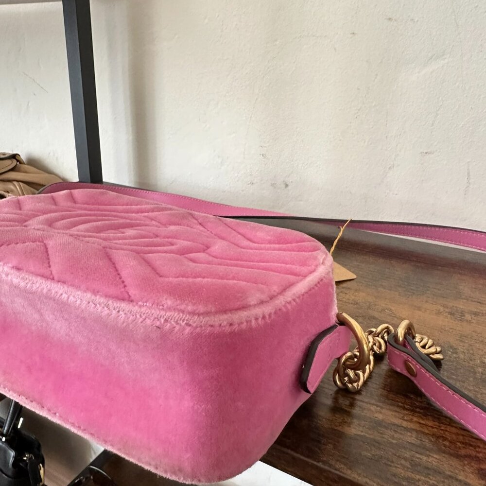 Authentic Gucci Marmont Pink Velvet Crossbody Bag - Picture 4 of 7
